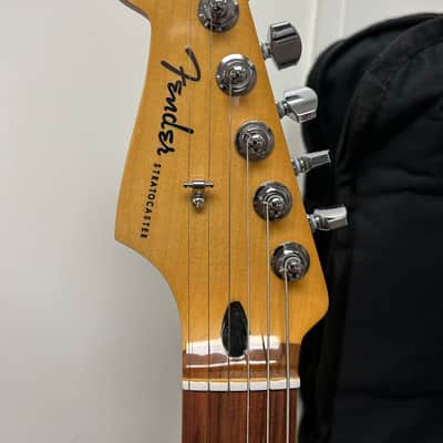 Fender Player Plus Stratocaster Left-Handed with Pau Ferro Fretboard -Tequila Sunrise image 3