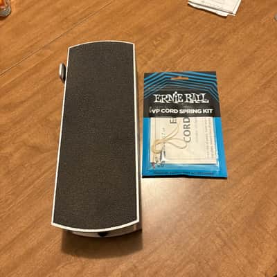 JHS Ernie Ball 6180 VP Jr. Mono Volume Pedal with 
