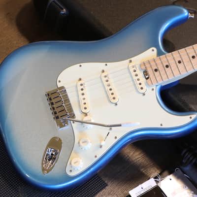 Minty! 2016 Fender American Elite Stratocaster w/ Maple FB Electric Guitar Sky Burst Metallic + OHSC image 2