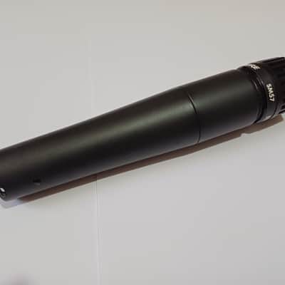 Shure SM57 Cardioid Dynamic Microphone - made in Mexico - boxed with zip case and mic clip image 7