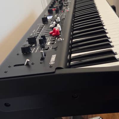 Yamaha YC61 61-Key Stage Keyboard 2018 - Present - Black image 2