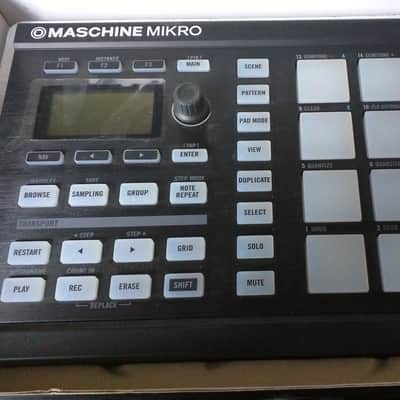 Native Instruments Maschine Mikro MkI Groove Production Studio