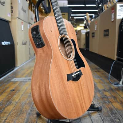 Taylor GS Mini-e Mahogany Acoustic-Electric w/Padded Gig Bag image 2