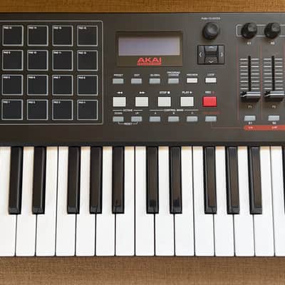 Akai MPK249 2014 - Present - Black