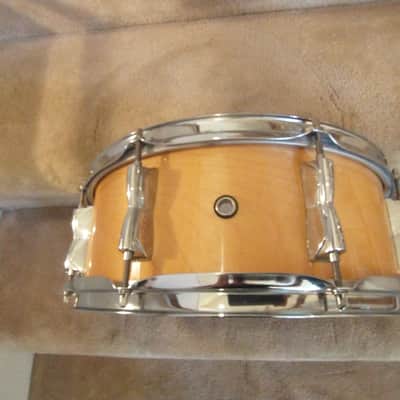 Yamaha 14 round x 5.5 inch snare drum quality hardwood shell natural lacquer finish very clean! image 4