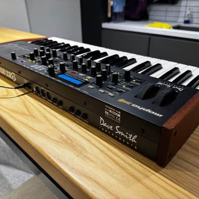 Dave Smith Instruments Mopho x4 44-Key 4-Voice Polyphonic Synthesizer 2013 - 2018 - Black with Wood Sides image 8
