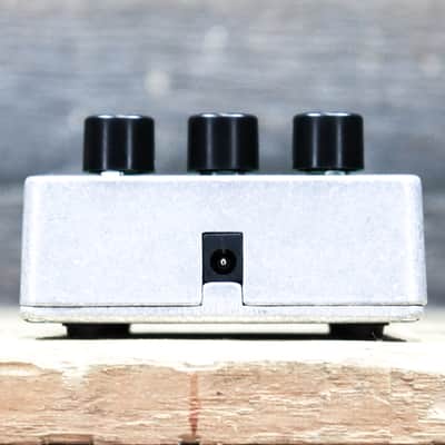 Electro-Harmonix Bass Big Muff Pi Fuzz / Distortion / Sustainer Bass Effect Pedal image 6