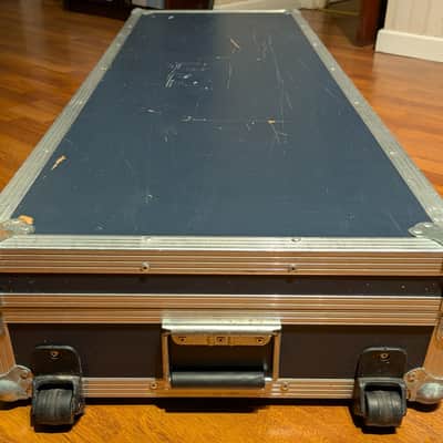 Yamaha Motif ES 8 Synth with flight case, pedals & cables image 10