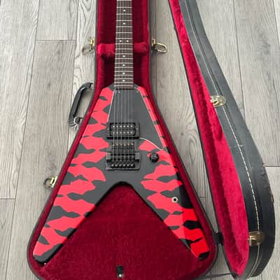Hamer Vector Flying V 1985 - Red and Black Zulu Bengal Tiger Finish Electric GUI image 1