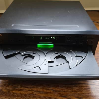 Onkyo DX-C390 6 CD Carousel Changer January 2024 - Black image 13