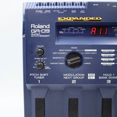 Roland GR-09 Guitar Synthesizer With Power Supply Made in Japan Guitar Effect Pedal ZG26632 image 2