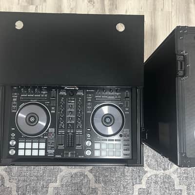 Pioneer DJ - DDJRR - DJ Controller + Sliding laptop case. - BLACK image 2
