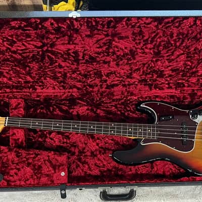 2020 Fender American Original '60s Jazz Bass in 3 Color Sunburst w/ case + Candy