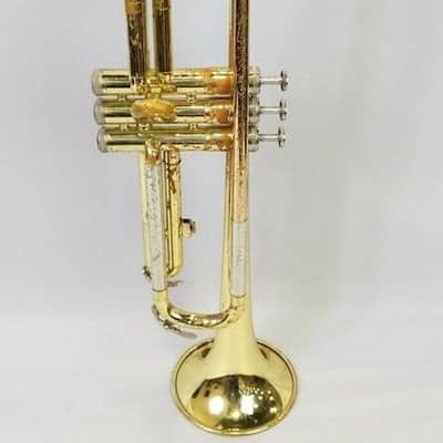 Yamaha YTR-2320 Trumpet Brass w/ case mouthpiece, Japan. Acceptable Condition image 2