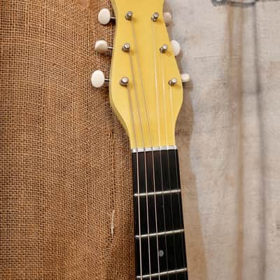 Silvertone Danelectro Model 1357 1955 - Yellow image 3