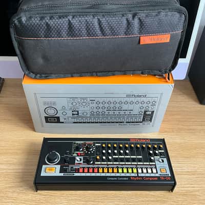 Roland Boutique Series TR-08 Analog Modeling Drum Machine + Soft Case