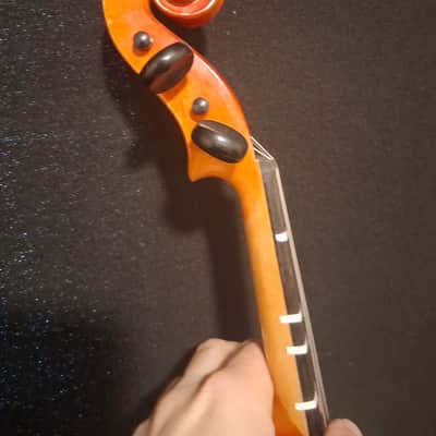 Suzuki 3/4 Violin w/case, bow, and rosin image 12