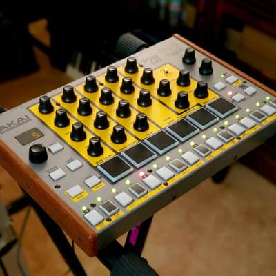 MUST SEE!!! AKAI TOM CAT ANALOG DRUM MACHINCE SEQUENCER IN AMAZING CONDITION! image 3