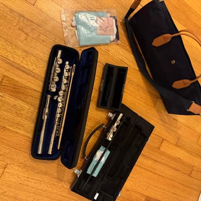 Yamaha YFL-222 Standard Flute w/ extra b foot joint image 7
