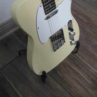 Partscaster Tele standard 2026 - Vintage Yellow satin nitro image 4