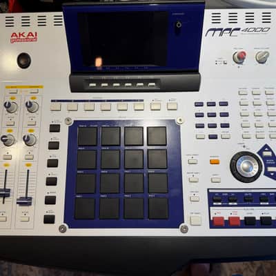 Akai MPC4000 Music Production Center 2002 - 2007 - White