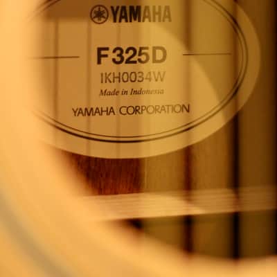 Yamaha F325D Dreadnought Acoustic Guitar - Natural image 2