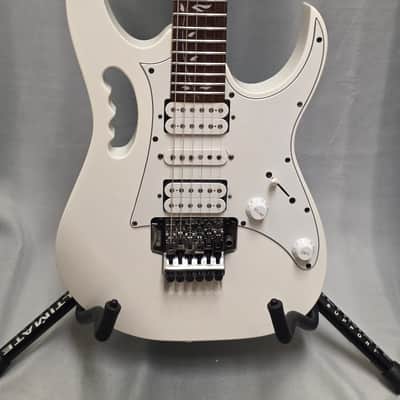 Ibanez JEMJR-WH Steve Vai Signature with Jatoba Fretboard 2018 - Present - White image 2