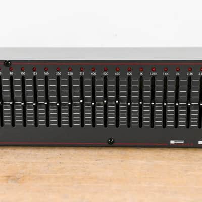 Peavey QF 131 31-Band Graphic Equalizer CG0145Z image 3