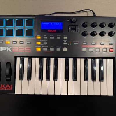 Akai MPK 225