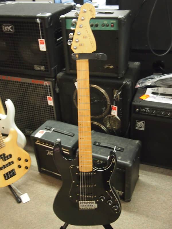 Rare (WASHBURN) KIRK HAMMETT STUDENT SERIES ELECTRIC GUITAR BLACK