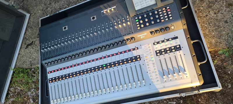 Mackie TT24 24-Channel Digital Mixing Console In F/case image 1