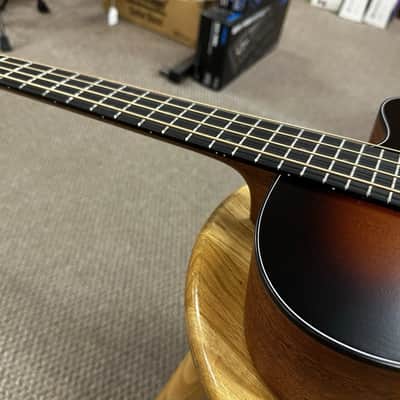 Martin 000C Jr-E Bass Junior Short Scale Acoustic/Electric Burst w/ Case image 8