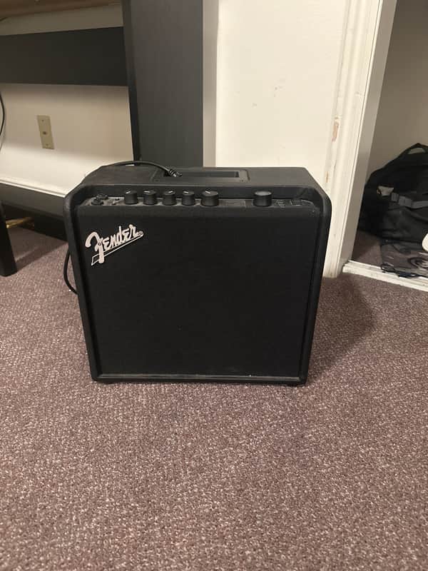 Fender Mustang LT25 25-Watt 1x8" Digital Modeling Guitar Combo 2019 - Present - Black image 1