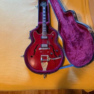 Guild Starfire V 1967 - Cherry image 1