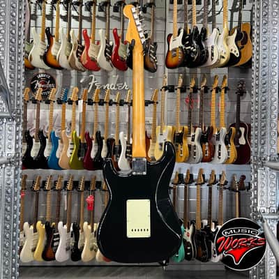 Fender Vintera Ii Limited Road Worn Stratocaster Black image 7