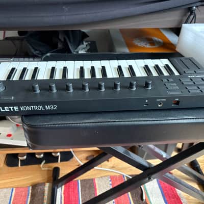 Native Instruments Komplete Kontrol M32 2019 - Black image 2
