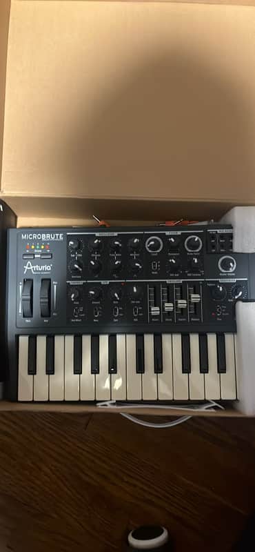 Arturia MicroBrute 25-Key Synthesizer 2014 - Present - Black image 1