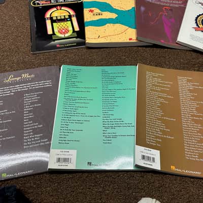 Lot of 7 Used Piano & Organ EZ Play Books including Jazz, Broadway, Folk, & More image 4