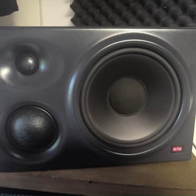 Klein and Hummel O300 set of active monitors image 6