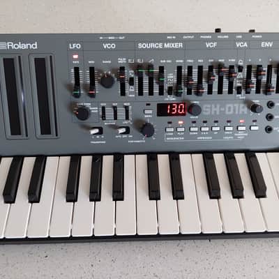 Roland SH-01A Boutique Series Synthesizer Module with K-25m Keyboard 2017 - Present - Gray