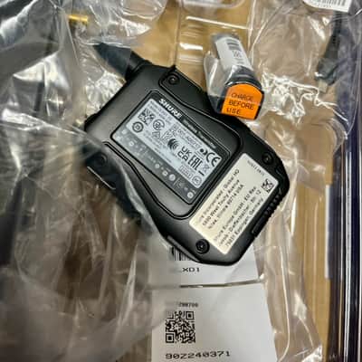 BRAND NEW Shure GLXD14R/MX53 GLX-D Advanced Digital Wireless Presenter Rack System w/ MX153 Headworn Earset Microphone GLXD1 Bodypack Transmitter & GLXD4R Rackmountable Receiver w/ Ears SB902A Rechargeable Lithium-ion Battery Padded zipper accessory case image 7