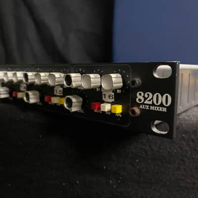 API 8200 AUX MIXER image 3