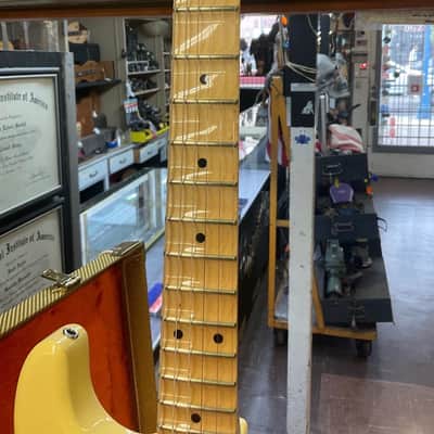Fender Yngwie Malmsteen Artist Series Signature Stratocaster with Maple Fretboard 2017 - Vintage White image 3