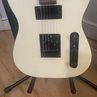 Squier Telecaster 2022 - Pearl White image 10