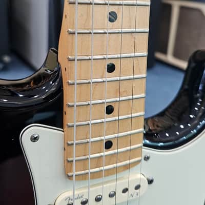 Fender American Deluxe Stratocaster with Maple Fretboard SSS 2015 3-Color Sunburst w/ Hard Case image 5