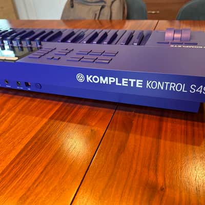 Native Instruments Komplete Kontrol S49 Mk2 25th Anniversary Edition in Ultraviolet Purple image 8
