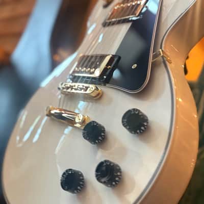 Gibson Les Paul Custom Shop Electric Guitar Alpine White W Case & COA image 8