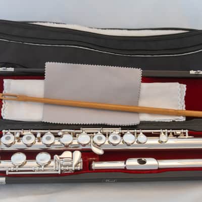 Pearl PF-661 Intermediate Flute *Solid Silver Headjoint *Open hole *Made in Japan *Overhauled New Pads image 1