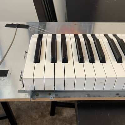 Korg Triton Extreme 88 - KEYBED Replacement image 8