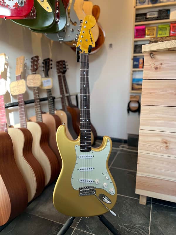 Mambo Mambocaster S 2023 - Gold Nitro image 1